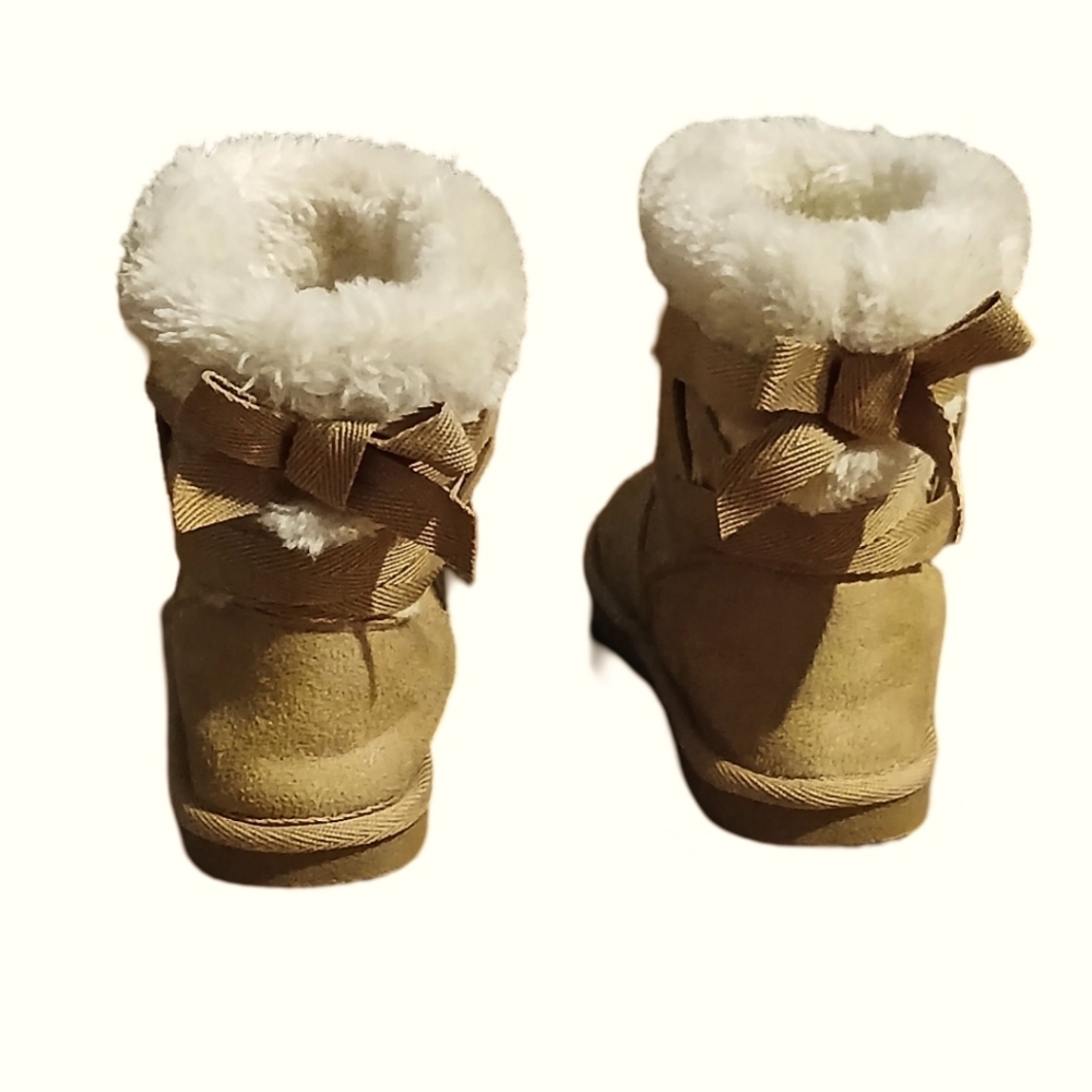 Toddler Girl's tan Winter Boots Size 13 🔥 5$ if you get bundle 🔥 - Picture 2 of 5